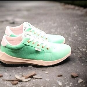 GODI CCCXIII Mens Sneakers Shoes Size 10.0 Women's Size 11.5 Green New no box